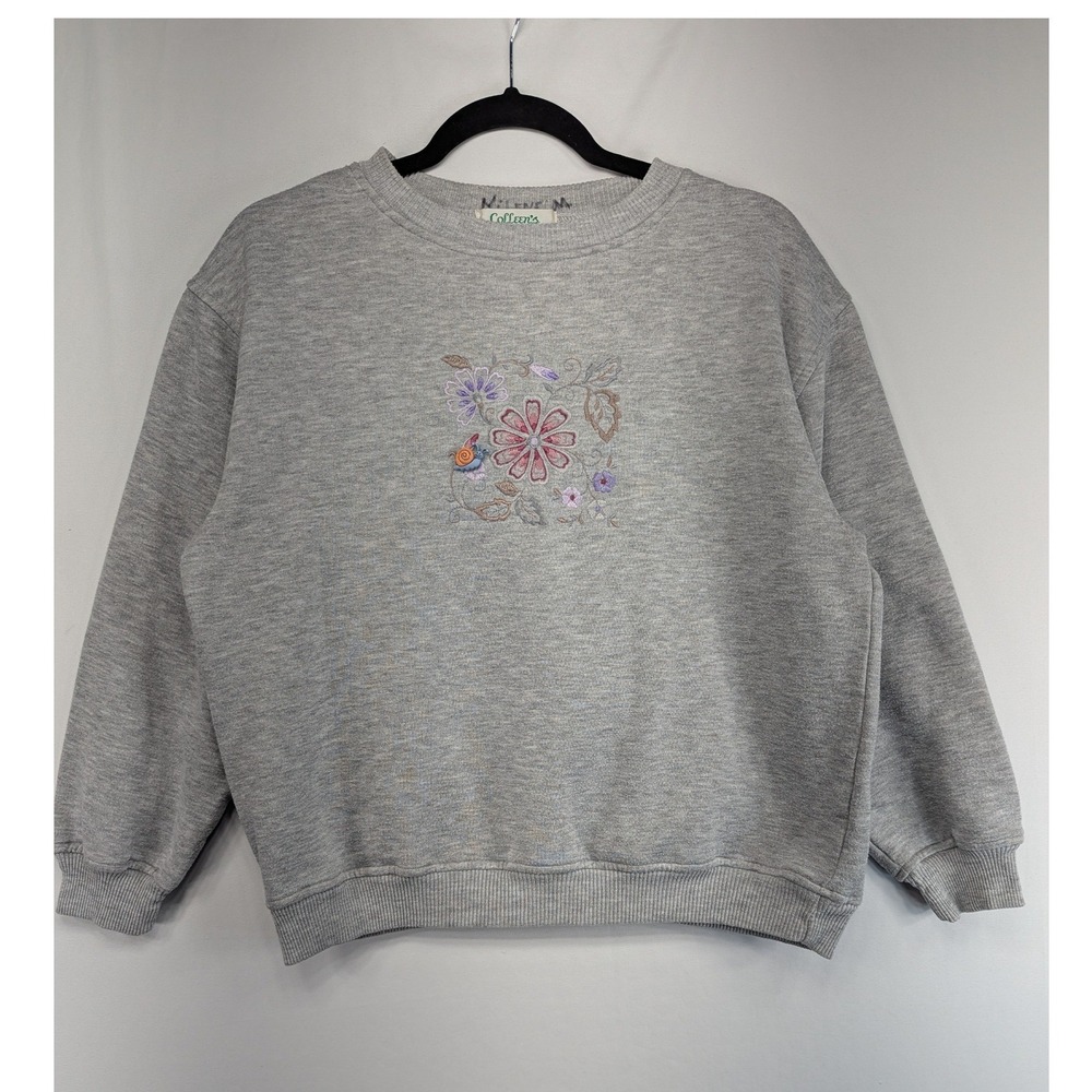 Colleen's Collectables Vintage Gray Embroidered Floral Crewneck Sweatshirt S